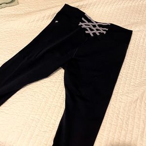 Navy ankle leggings. High waisted & criss cross pattern on the back
